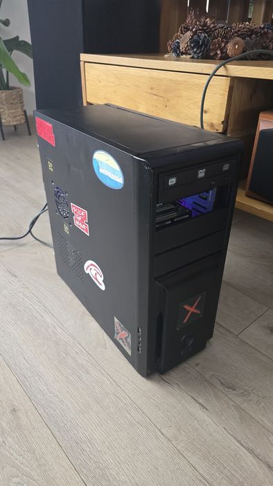 Van PC I5 10600k, 32 GB RAM, EVGA 3060 XC 12 Gb