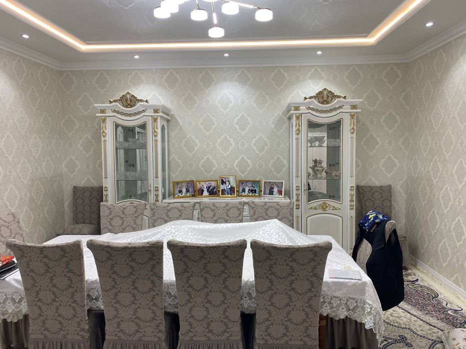 Yeng ozbekston bogin orqasida chiroyli shinam xovli