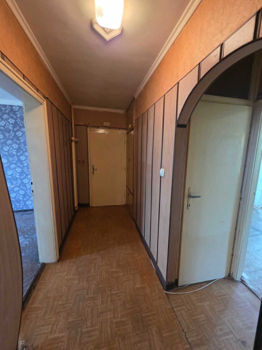 Просторен тристаен апартамент с отличен потенциал в кв.Куба,гр.Хасково - снимка 3