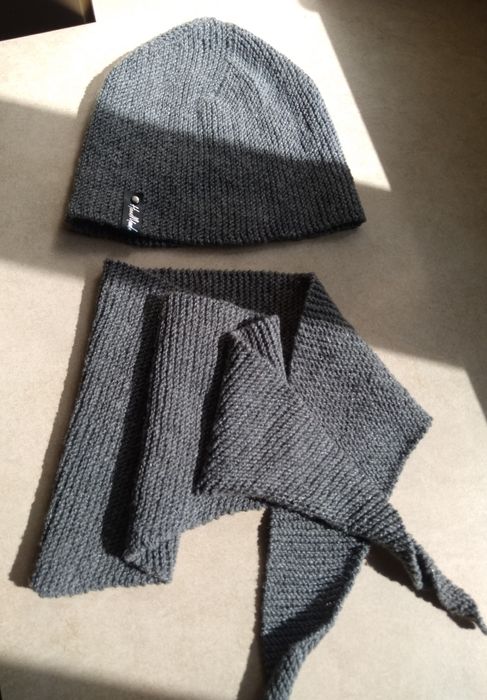 Набор шапка-бини и шарф-бактус