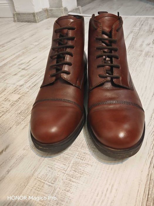 Vand ghete îmblanite , din piele naturala, barbati.