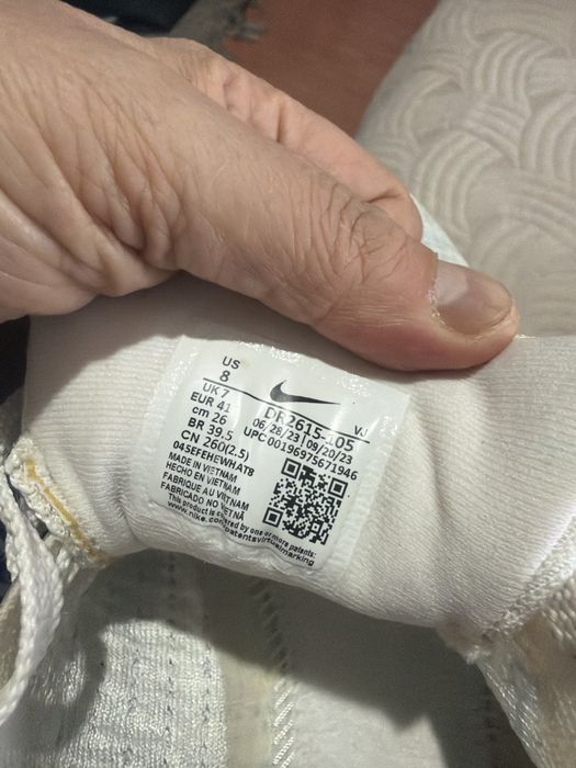 Продам кроссовки Nike