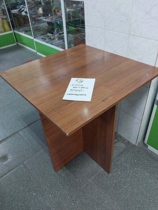 Продам стол размер 100см×100см