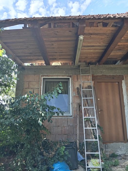 Vând casă neterminată!