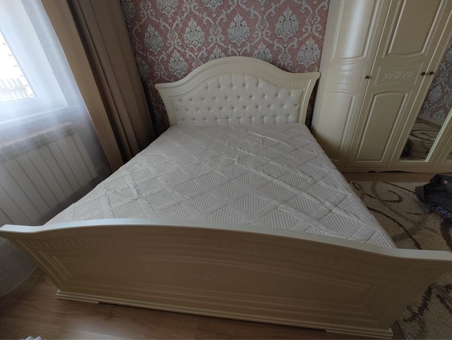 Продам спальный гарнитур