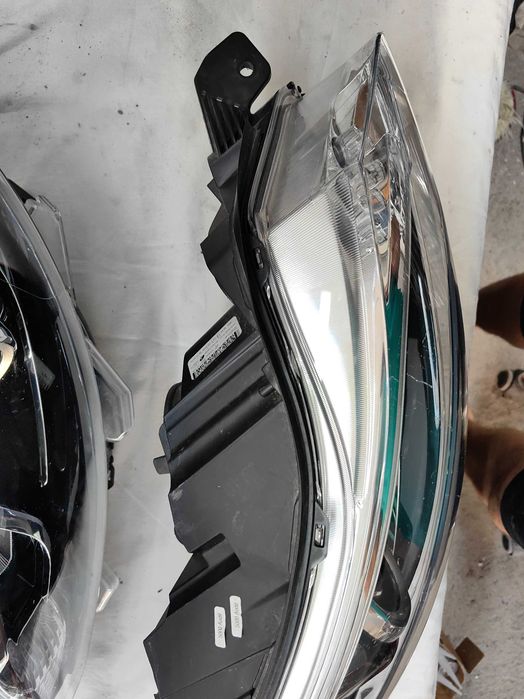 Оригинални  фарове  Toyota Proace Led Bixenon