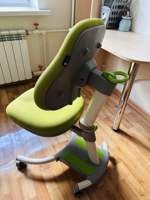 Продам детское растущее кресло Rifforma