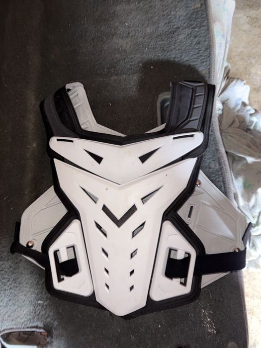 Продается защита спины на мотоцикл