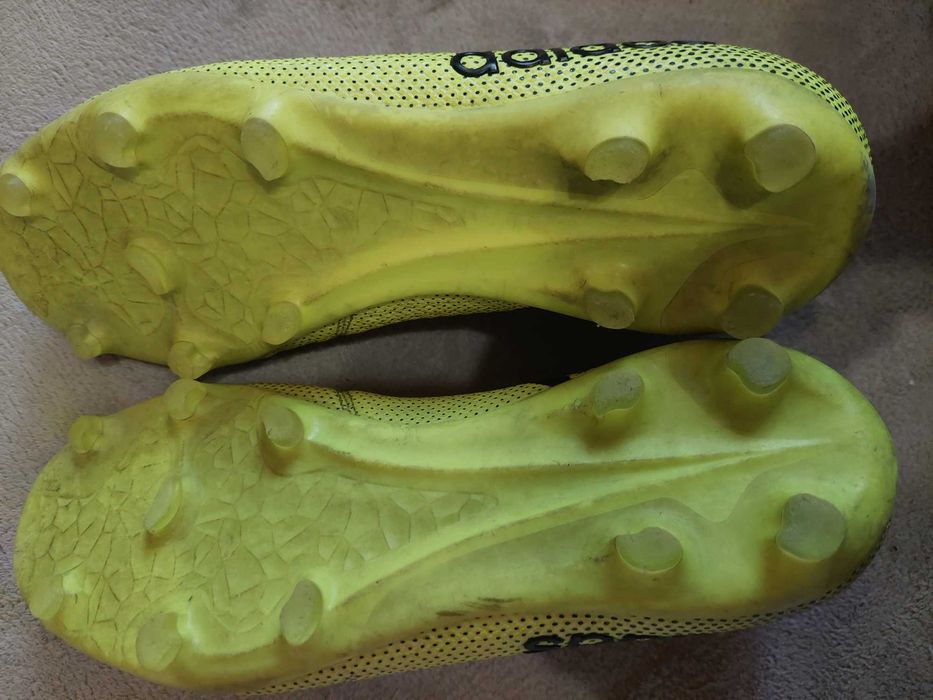 Бутонки за футбол adidas