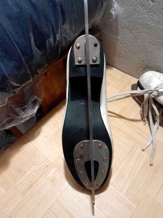 Запазени кънки за фигурно пързаляне