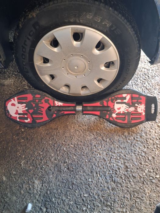 Vând skatebord și cască