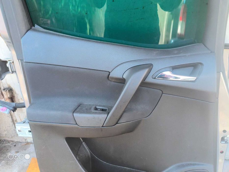 задна лява ударена врата за опел мерива