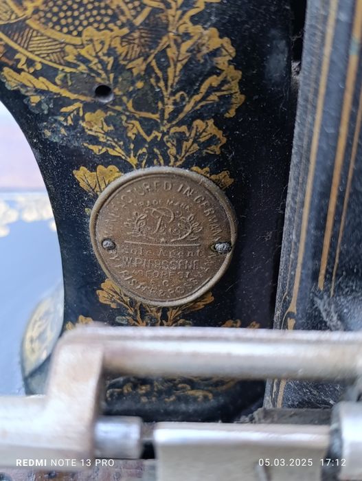 Mașina de cusut manuala