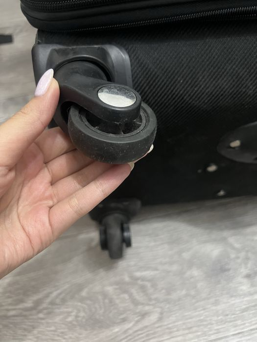 Чемодан на колесиках