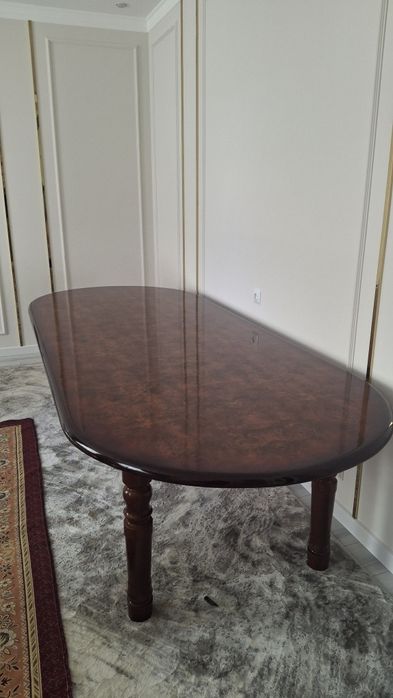 Стол   сатылады.