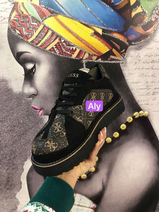 New Guess nou in stoc