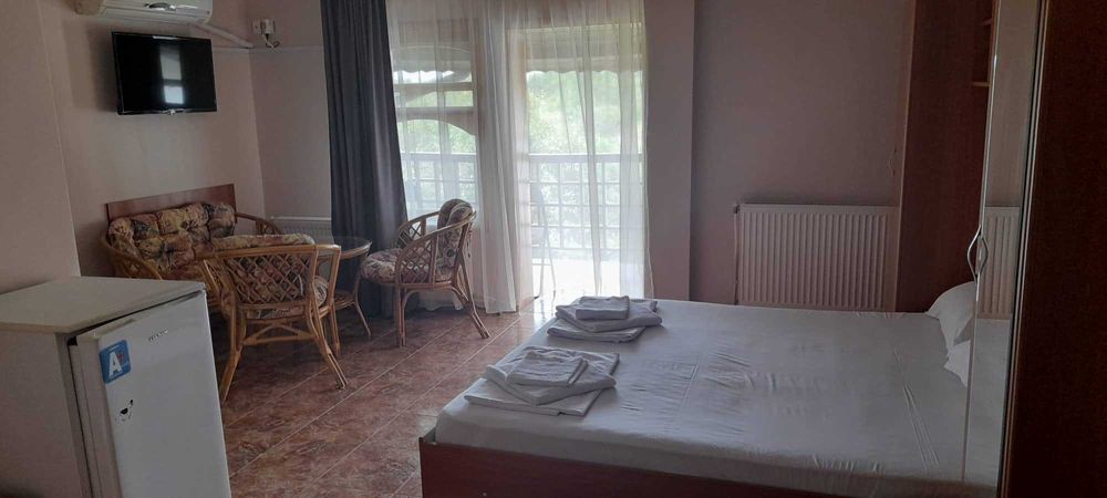 Продава се Хотел в Каварна - 1200 кв.м за 638 €/кв.м - Снимка #8