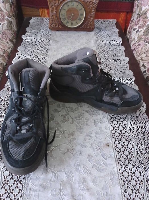 Продам мужские ботинки