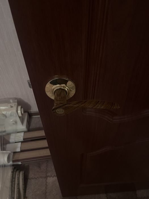 Продам межкомнатные двери-3 шт