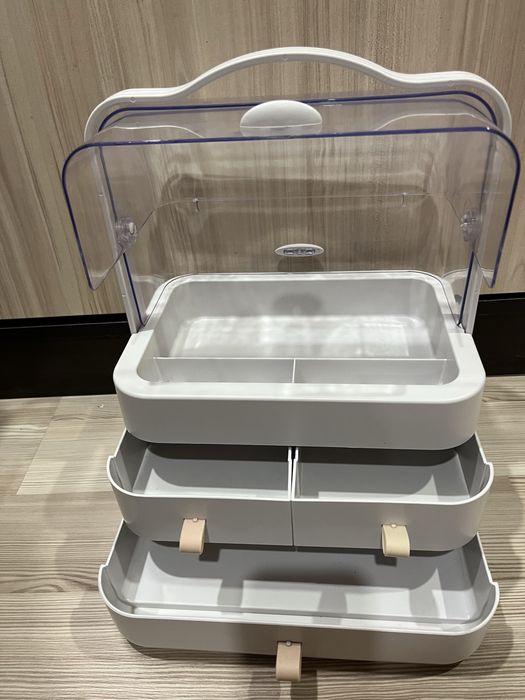 Органайзер за козметика