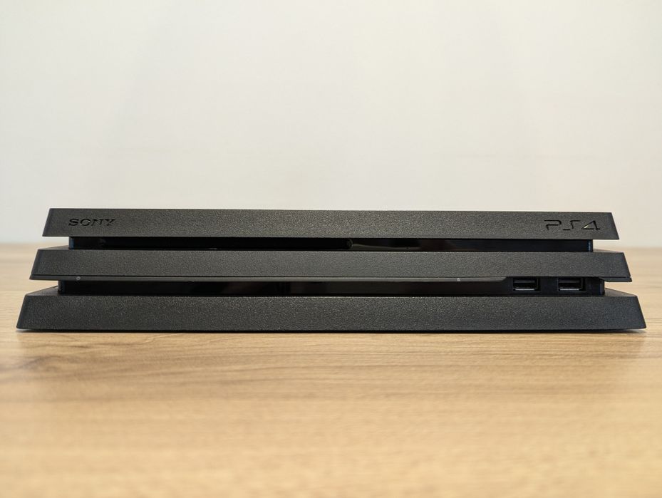 PS4 Pro Modat 1TB – Stare excelentă