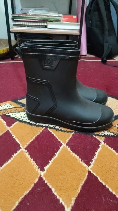 Продам резиновые сапоги