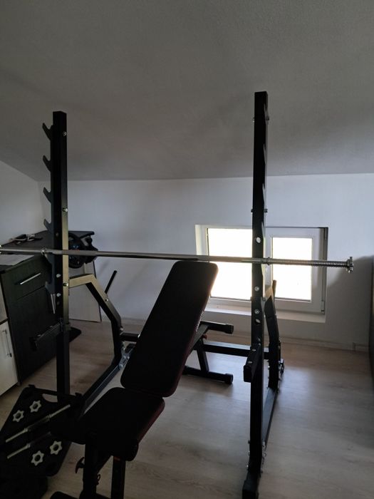 Suport greutăți, bancă reglabilă, bara dreaptă si set de gantere.