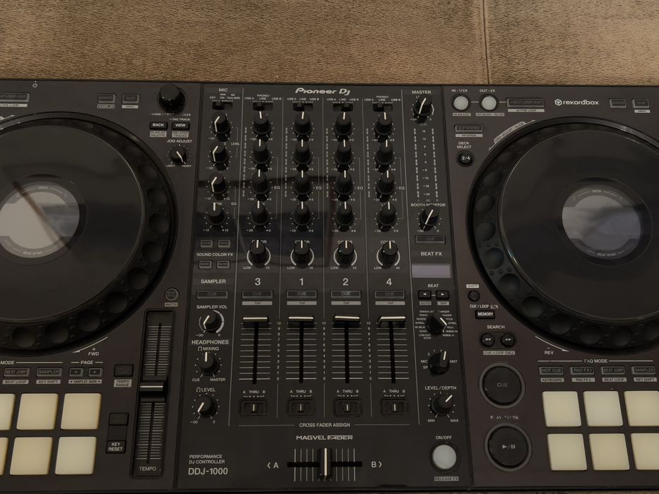 DJ пулт/контролер Pioneer DDJ 1000 с чанта