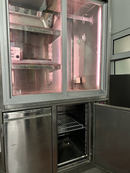 Хладилна витрина