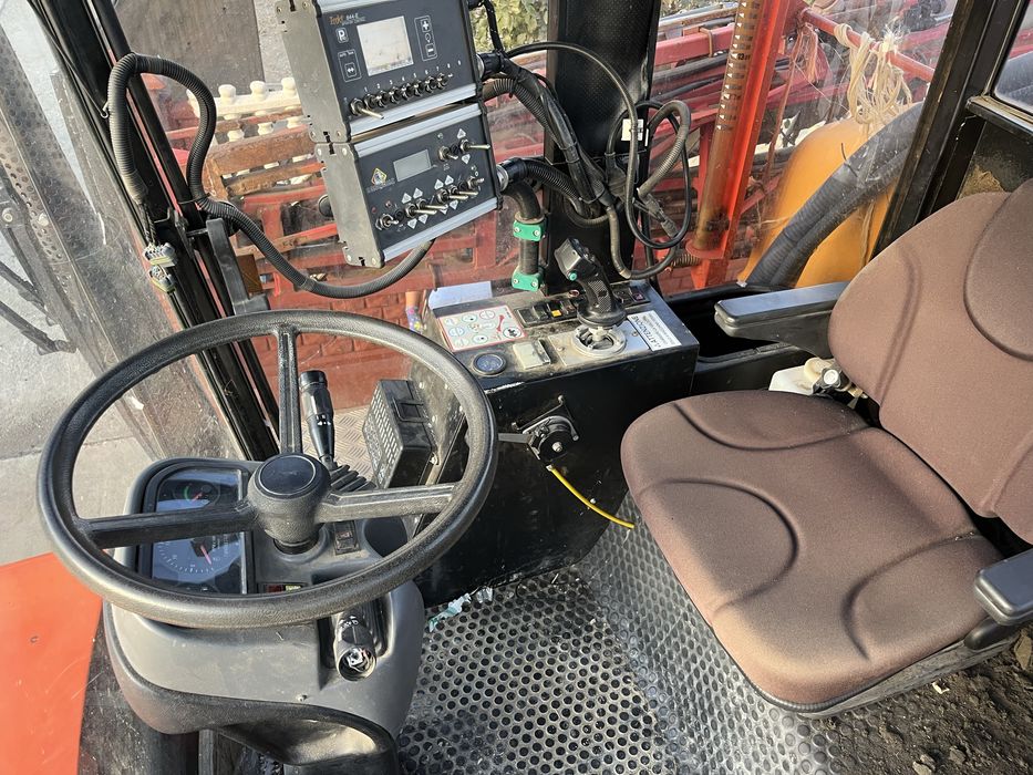 Autopropulsata Erbicidata/Stropit 18m sau schimb cu Tractor John Deere