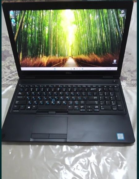 Dell Noutbuk xolati yaxshi zaryadi zo'r