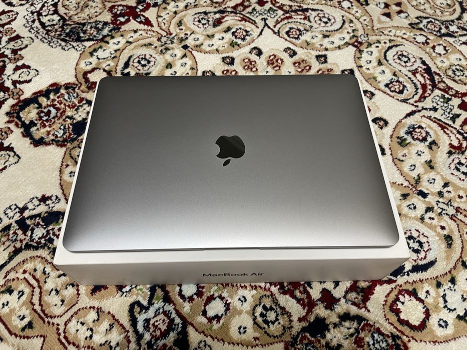 Macbook Air M1 8/256, space grey