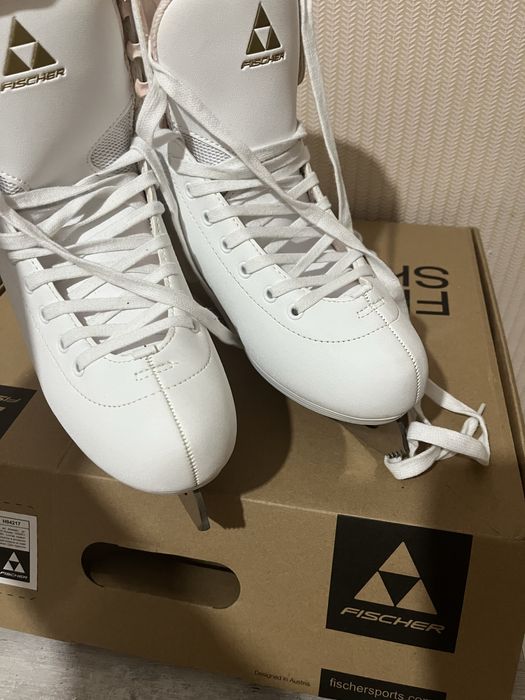 Продам коньки фигурные