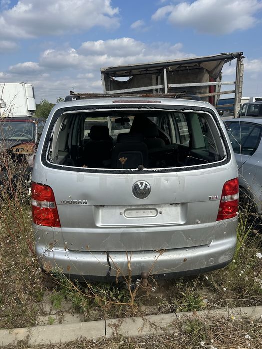Dezmembrez Vw touran 2.0tdi