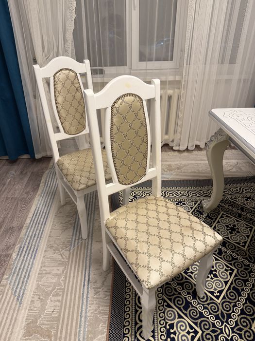 Стол со стульями