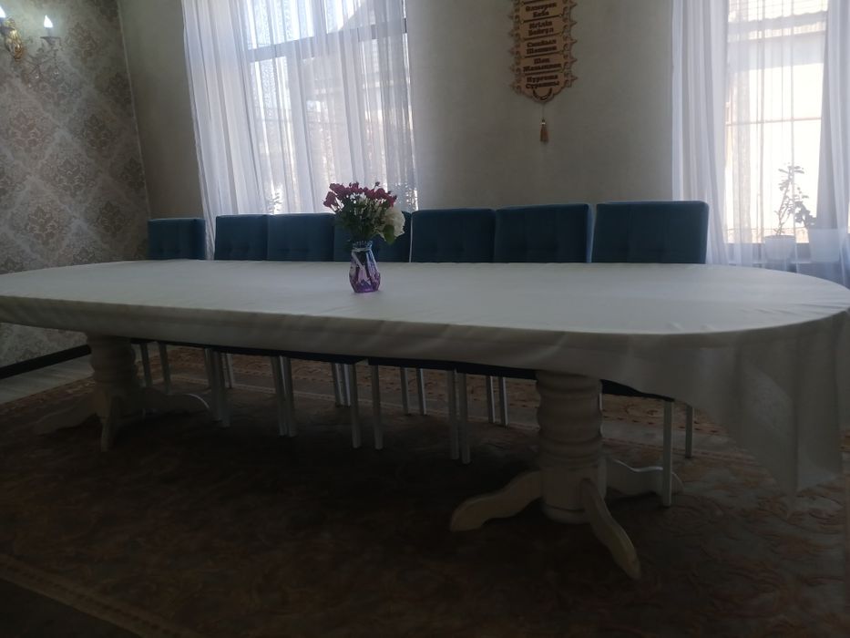 Стол для гостинной