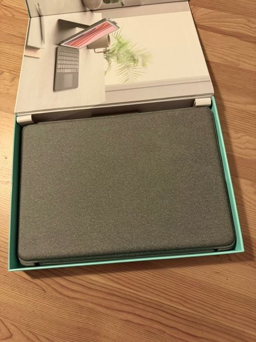 Logitech Combo Touch за iPad 9th Gen