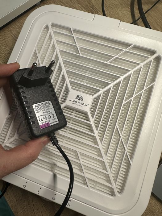 Пылесос / вытяжка для маникюра