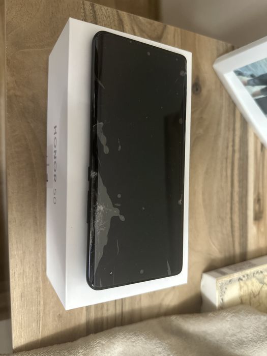 Honor 50 мобилен телефон
