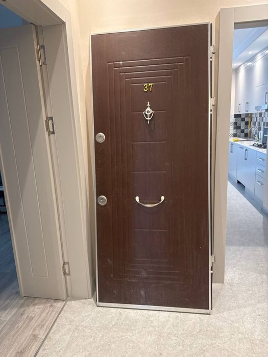 Продается входная дверь