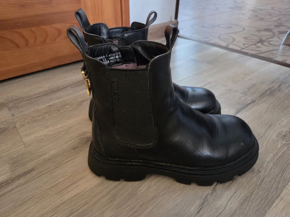 Продам детские ботинки