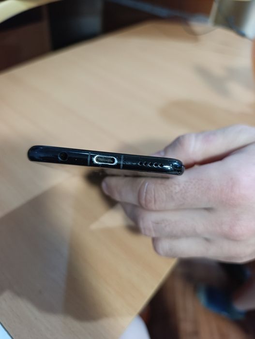 Продам смартфон Huawey mate 20 lite