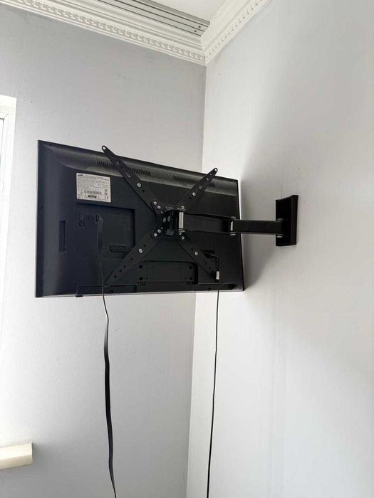 Телевизор Samsung работающий с кронштейном бу