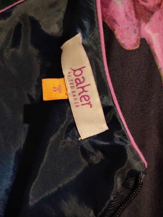 O rochie elegantă de la Ted Baker  152 - 158 cm
cm, lungime totală 72