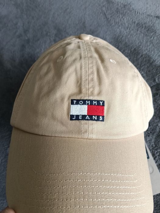 Tommy Jeans șapcă unisex bej/crem cu logo mic mărime OS noua originala