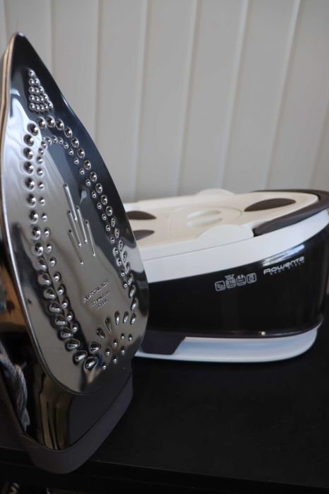 Парна ютия Rowenta VR7260