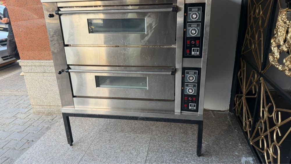 Продается двухъярусная пекарская печь.