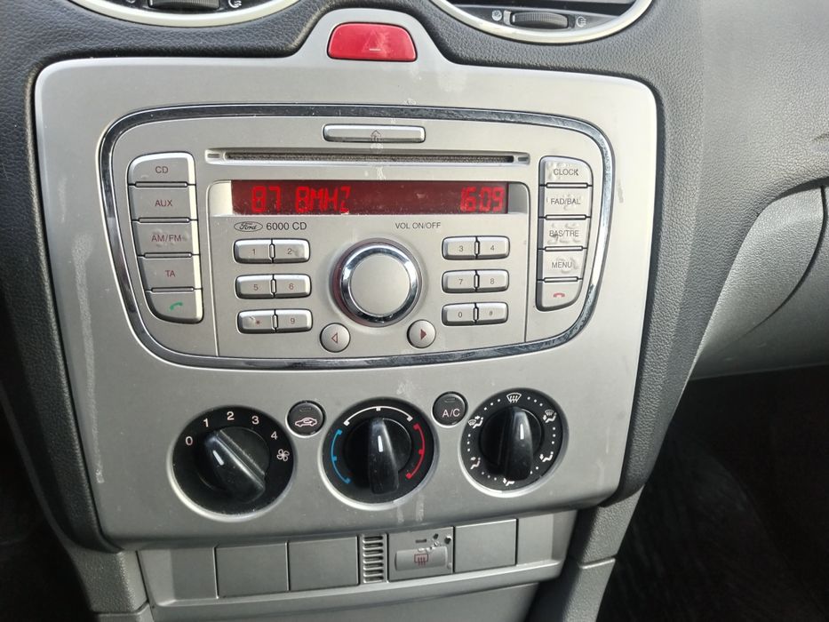 Vând ford focus 1.6 benzina 2008