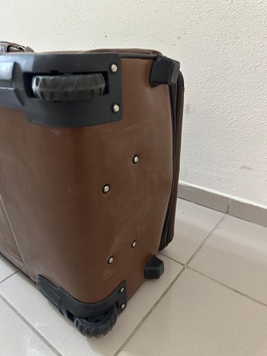 Продам Кожаный чемодан