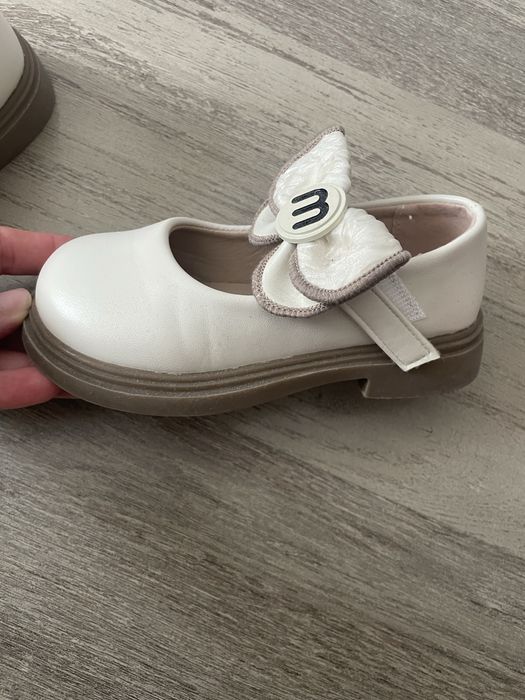 Pantofi fetite impecabili nr 26